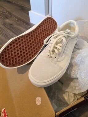 NEW Vans Classic Low-Top Sneakers in Off-White -  NEVER WORN